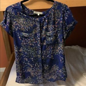 Monk & Lou Size XS button-front blouse with front pockets and cap sleeves